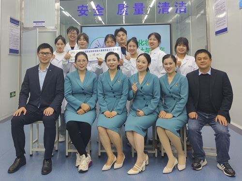 技精于勤，榮光綻放——我校在2021年全國(guó)職業(yè)院校技能大賽教學(xué)能力比賽中榮獲化妝品技術(shù)開(kāi)發(fā)二等獎(jiǎng)